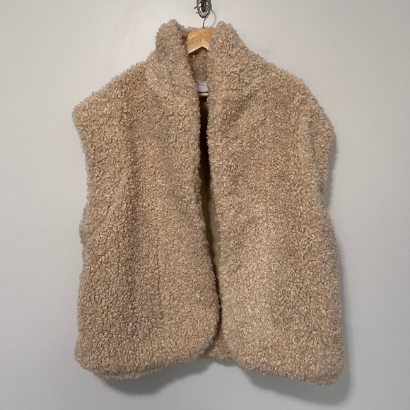 HYACINTH HOUSE Oversized Aspen Sherpa Vest - Picture 8 of 11